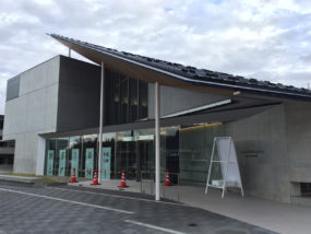 砺波図書館